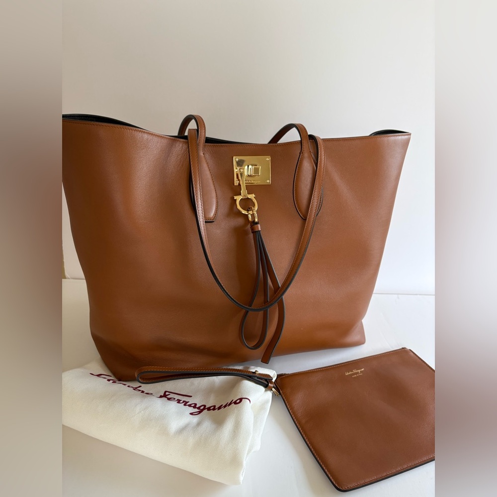 SALVATORE FERRAGAMO Studio Leather Tote Bag